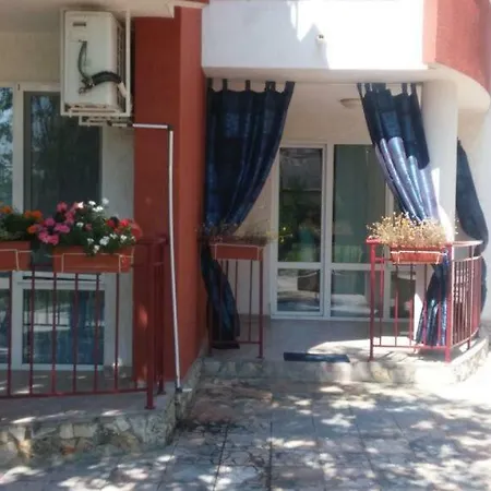 Apartment Private One-bedroom In Green Fort
